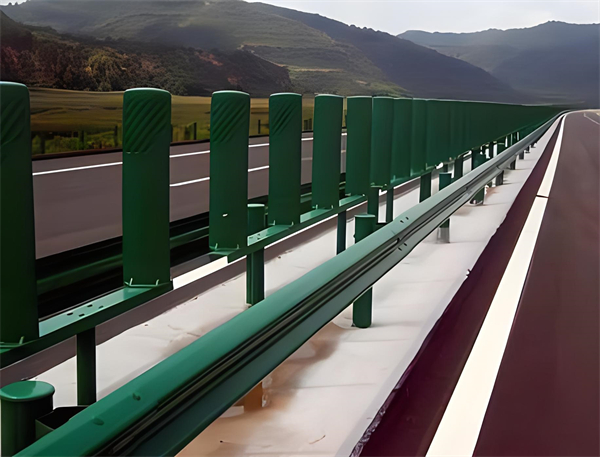 东方三波护栏板在高速公路的应用